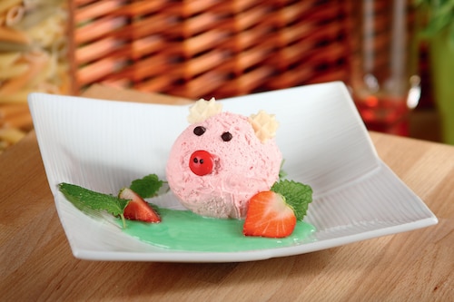 Przepis na Deser z lodami truskawkowymi "Świnka" Deser z lodami truskawkowymi "Świnka"