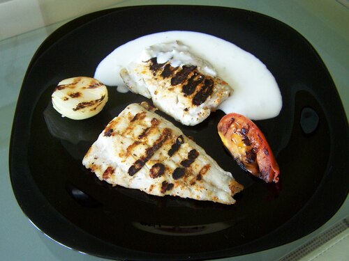 Przepis na Dorsz z sosem czosnkowym Dorsz z sosem czosnkowym