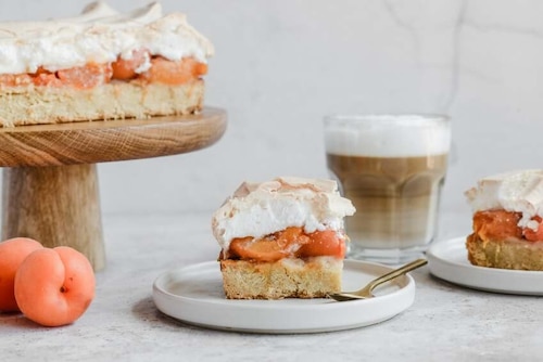 Ciasto z morelami i bezą