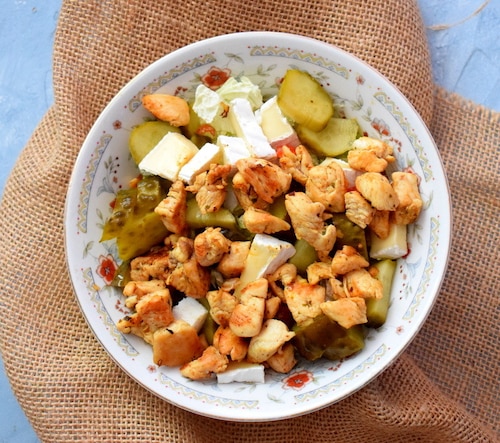 Sałatka z kurczakiem i serem pleśniowym