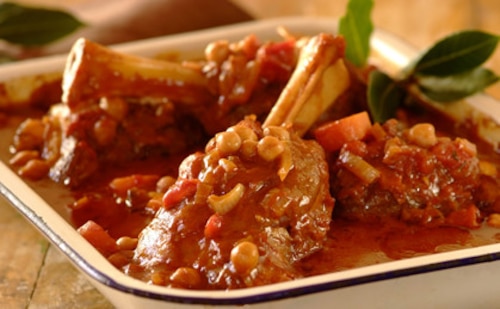 Przepis na Duszona jagnięcina z winem w rozmarynie Duszona jagnięcina z winem w rozmarynie