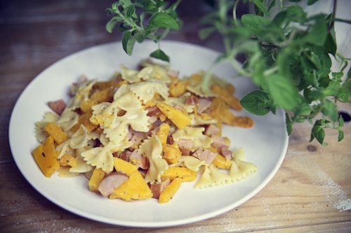 Ekspresowy makaron z kiełbasą i dynią