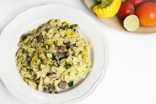 Farfalle z cukinia i wieprzowiną