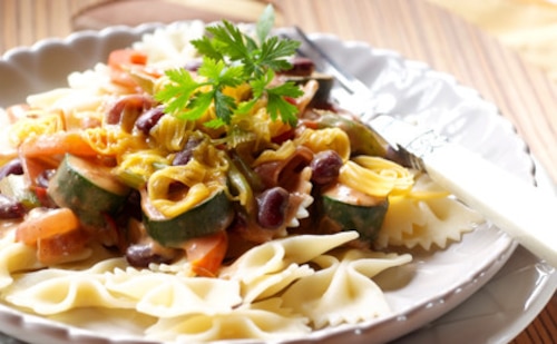 Przepis na Farfalle z grillowanymi warzywami w pomidorach Farfalle z grillowanymi warzywami w pomidorach