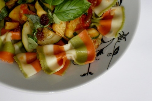 Przepis na Farfalle z sosem cukiniowo-pomidorowym Farfalle z sosem cukiniowo-pomidorowym