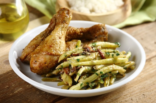 Przepis na Fasolka szparagowa w sosie serowym Fasolka szparagowa w sosie serowym