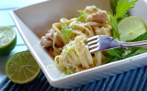 Przepis na Fettuccine carbonara z tuńczykiem Fettuccine carbonara z tuńczykiem