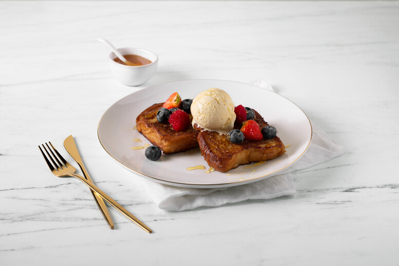 Przepis na Francuskie tosty z lodami waniliowymi i owocami leśnymi Francuskie tosty z lodami waniliowymi i owocami leśnymi