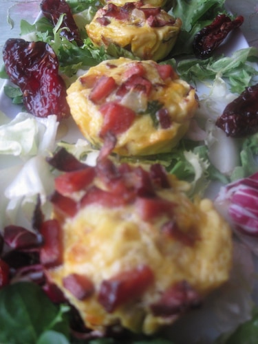 Frittata  z suszonymi pomidorami i brie z orzechami