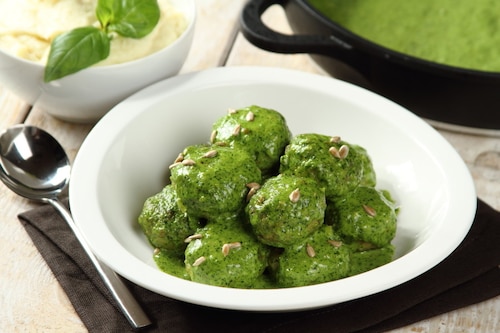 Przepis na Frykadelki w sosie bazyliowo - kaparowym z ziemniaczanym purée Frykadelki w sosie bazyliowo - kaparowym z ziemniaczanym purée