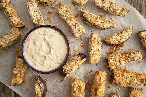 Frytki z pieczonego bakłażana z dipem tahini - VIDEO