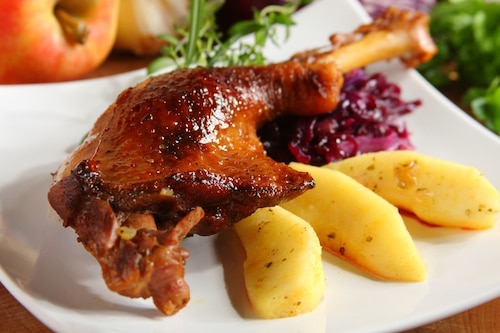 Przepis na Gęś duszona z jabłkami Gęś duszona z jabłkami