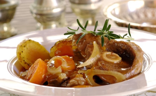 Gicz jagnięca z sosem chutney