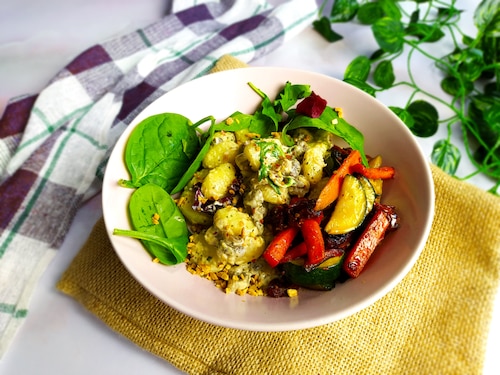 Gnocchi w sosie pieczarkowym ze smażonymi warzywami 