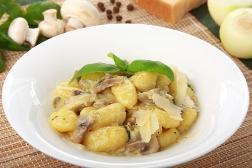 Przepis na Gnocchi w sosie z bazylii Gnocchi w sosie z bazylii