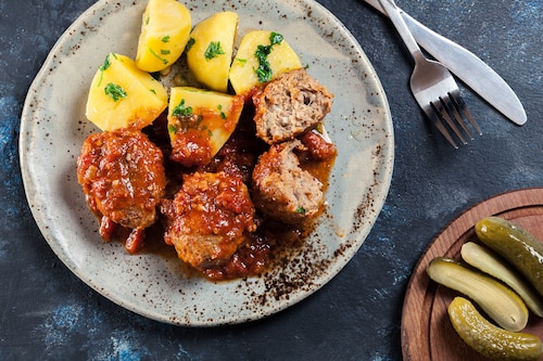 Gołąbki bez zawijania z młodej kapusty 