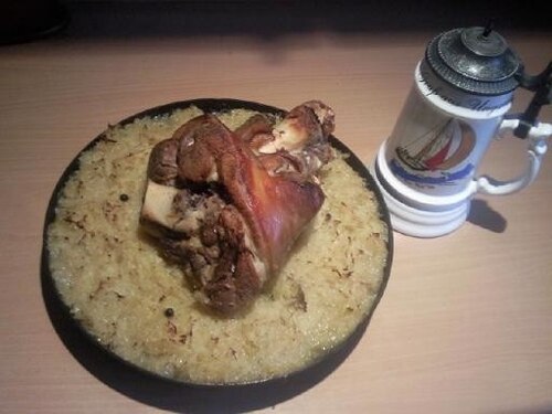 Golonka pieczona w kapuscie