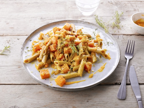 Przepis na Makaron penne z dynią i pomarańczą Makaron penne z dynią i pomarańczą