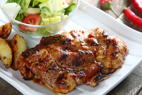 Grillowana karkówka z chili i kolendrą