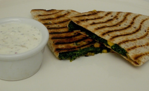 Przepis na Grillowana tortilla ze szpinakiem i lazurem Grillowana tortilla ze szpinakiem i lazurem