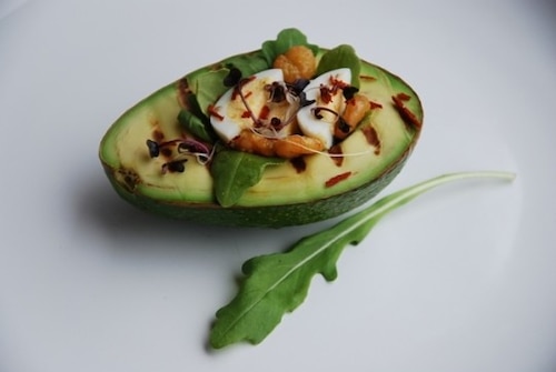 Grillowane awokado z krewetkami