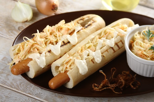 Przepis na Grillowany hot dog z surówką colesław  Grillowany hot dog z surówką colesław
