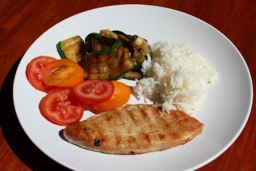 Przepis na Grillowany indyk i cukinia Grillowany indyk i cukinia