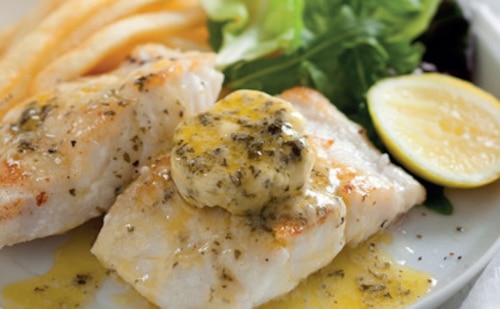 Grillowany karmazyn z masłem ziołowym