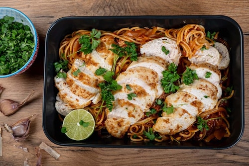 Grillowany kurczak z makaronem