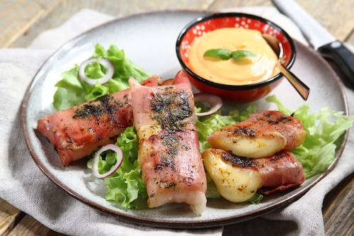 Przepis na Grillowany ser gouda we włoskiej szynce  Grillowany ser gouda we włoskiej szynce