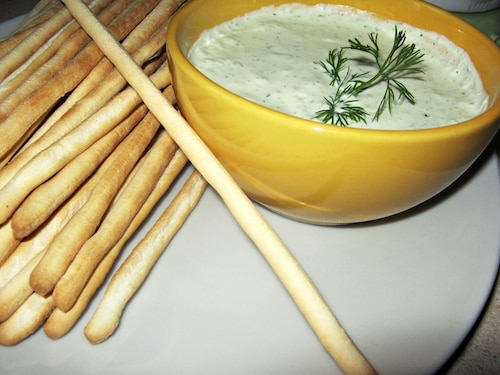 Grissini z sosem koperkowym