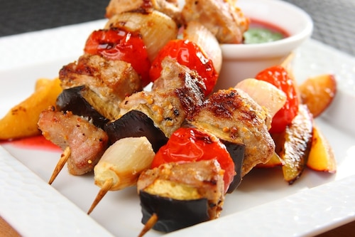 Przepis na Gruzińskie szaszłyki z jagnięciny z sosem Tkemali Gruzińskie szaszłyki z jagnięciny z sosem Tkemali