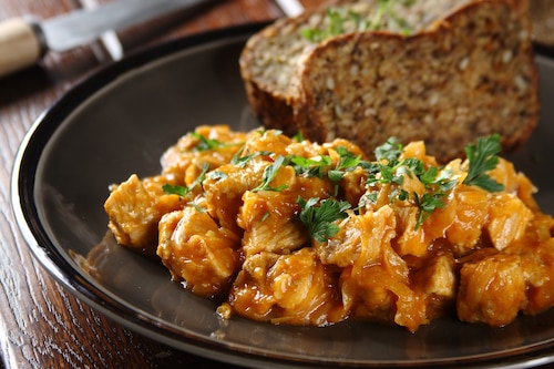 Przepis na Gulasz góralski z kiszoną kapustą Gulasz góralski z kiszoną kapustą