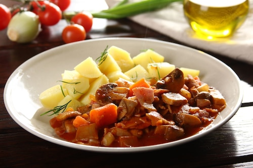 Gulasz grzybowy z boczkiem 