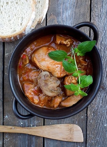 Przepis na Gulasz indyczy z marynowanymi warzywami Gulasz indyczy z marynowanymi warzywami