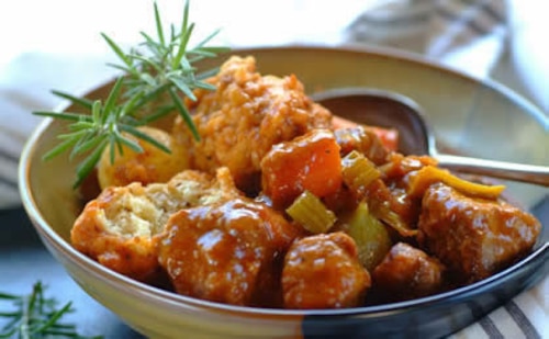 Przepis na Gulasz jagnięcy z kluseczkami Gulasz jagnięcy z kluseczkami