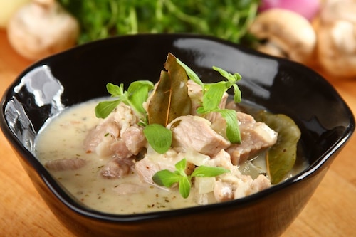 Gulasz wieprzowy z grzybowym sosem