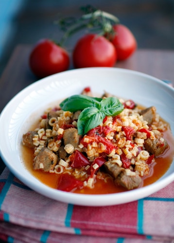 Przepis na Gulasz z indyka w sosie z czerwoną papryką Gulasz z indyka w sosie z czerwoną papryką