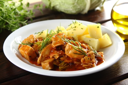 Gulasz z  kurczakiem i kapustą