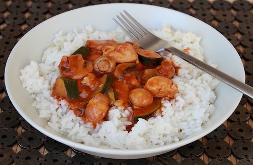 Gulasz z mięsem drobiowym i warzywami