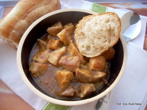 Gulasz z szynki, w sosie cebulowym