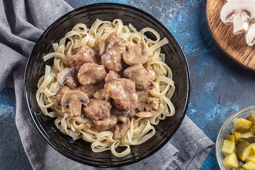 Przepis na Gulasz wieprzowy z pieczarkami Gulasz wieprzowy z pieczarkami