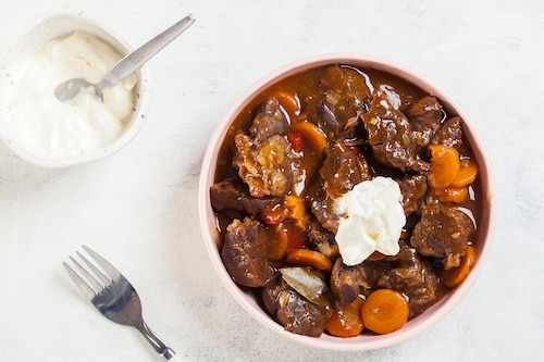 Przepis na Gulasz wołowy z kminkiem Gulasz wołowy z kminkiem