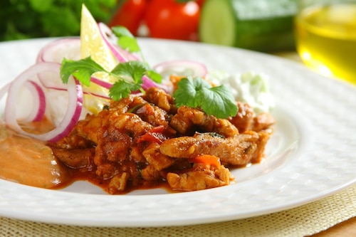 Przepis na Gyros z tzatzikami i ostrym sosem paprykowym  Gyros z tzatzikami i ostrym sosem paprykowym