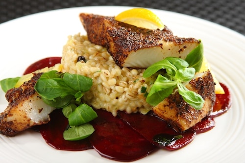 Przepis na Halibut z prawdziwkami i risotto z pęczaku  Halibut z prawdziwkami i risotto z pęczaku