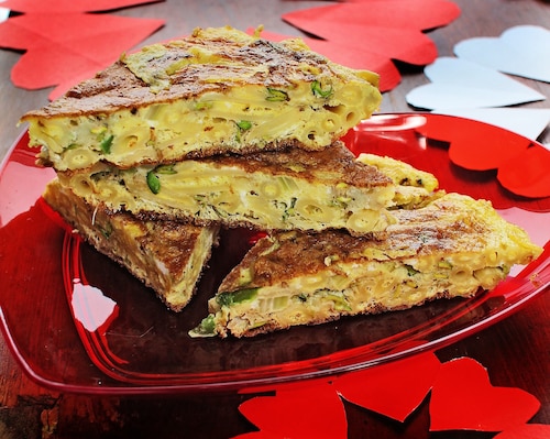 Hiszpańska tortilla z makaronem i kiełkami