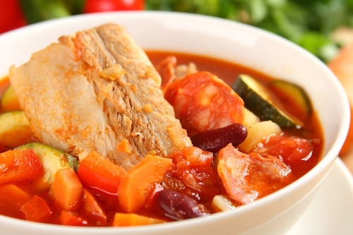 Przepis na Hiszpańska zupa z chorizo i czerwoną fasolą Hiszpańska zupa z chorizo i czerwoną fasolą