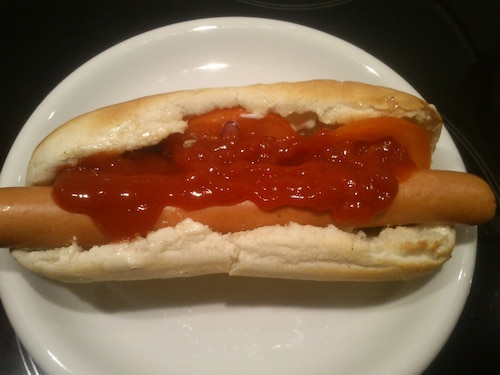 Przepis na Hot dog z warzywami i smażoną cebulką Hot dog z warzywami i smażoną cebulką