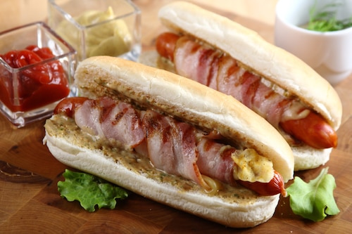 Przepis na Hot dogi z grillowanymi kiełbaskami Hot dogi z grillowanymi kiełbaskami