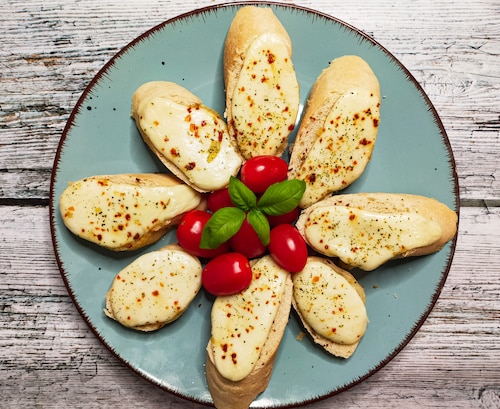 Czosnkowe grzanki z mozzarellą